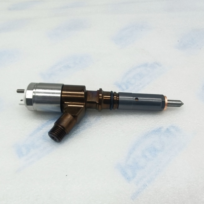 What are the main symptoms and causes of fuel injector malfunctions?