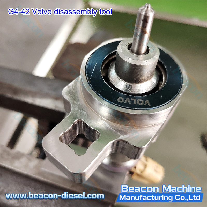 Professional tool for fuel injector removal